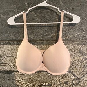 Victoria’s Secret 34dd tshirt bra